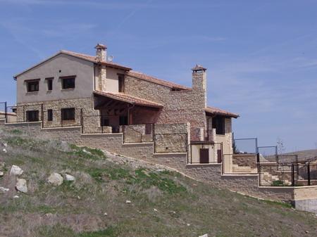 LA TEJADA DEL VALLE, Valle de San Pedro, (Segovia), vista exterior
