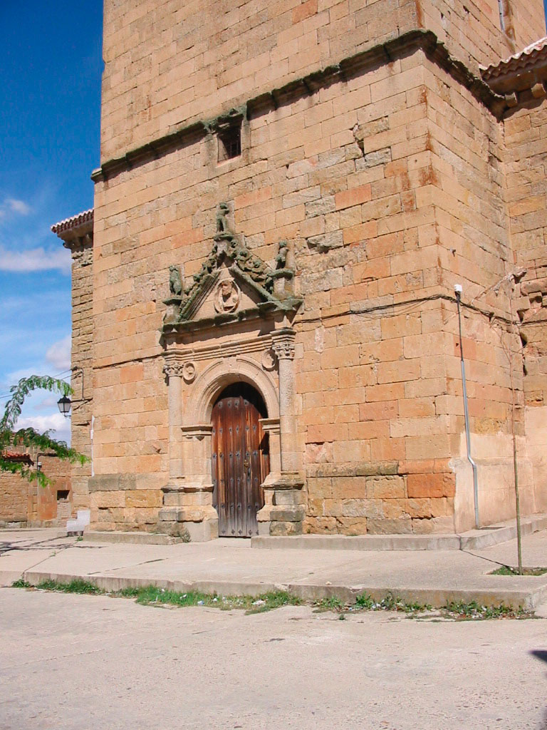 Portada Oeste Iglesia parroquial de San Pedro Apóstol