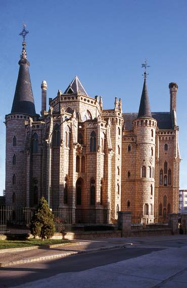 Palacio Episcopal/ Palacio de Gaudí