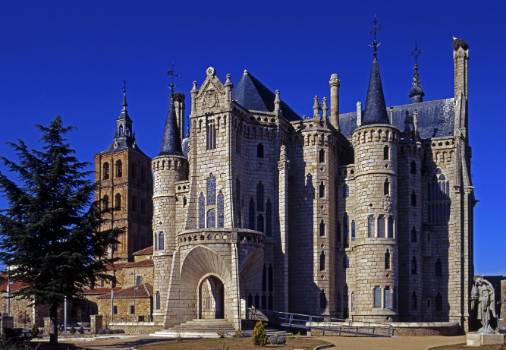 Palacio Episcopal / Palacio de Gaudí