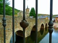 puente medieval sobre el río Meruelo- Molinaseca