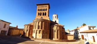San Tirso con torre restaurada del Monasterio Real de San Benito - Sahagún