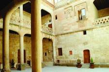 Castillo del Buen Amor, Topas