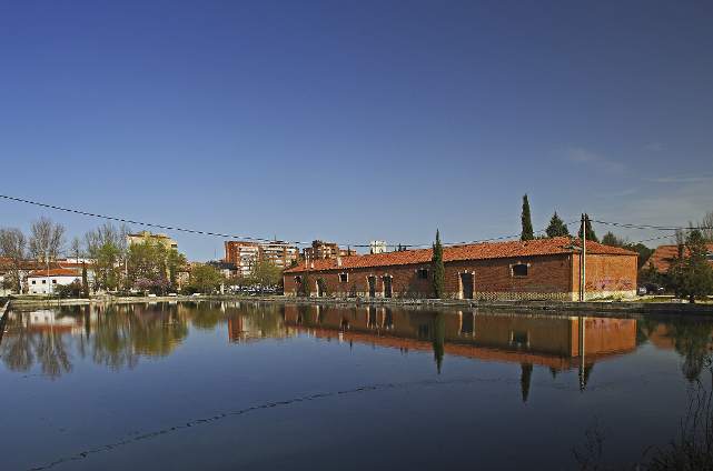 Palencia. Darsena del Canal de Castilla en Palencia