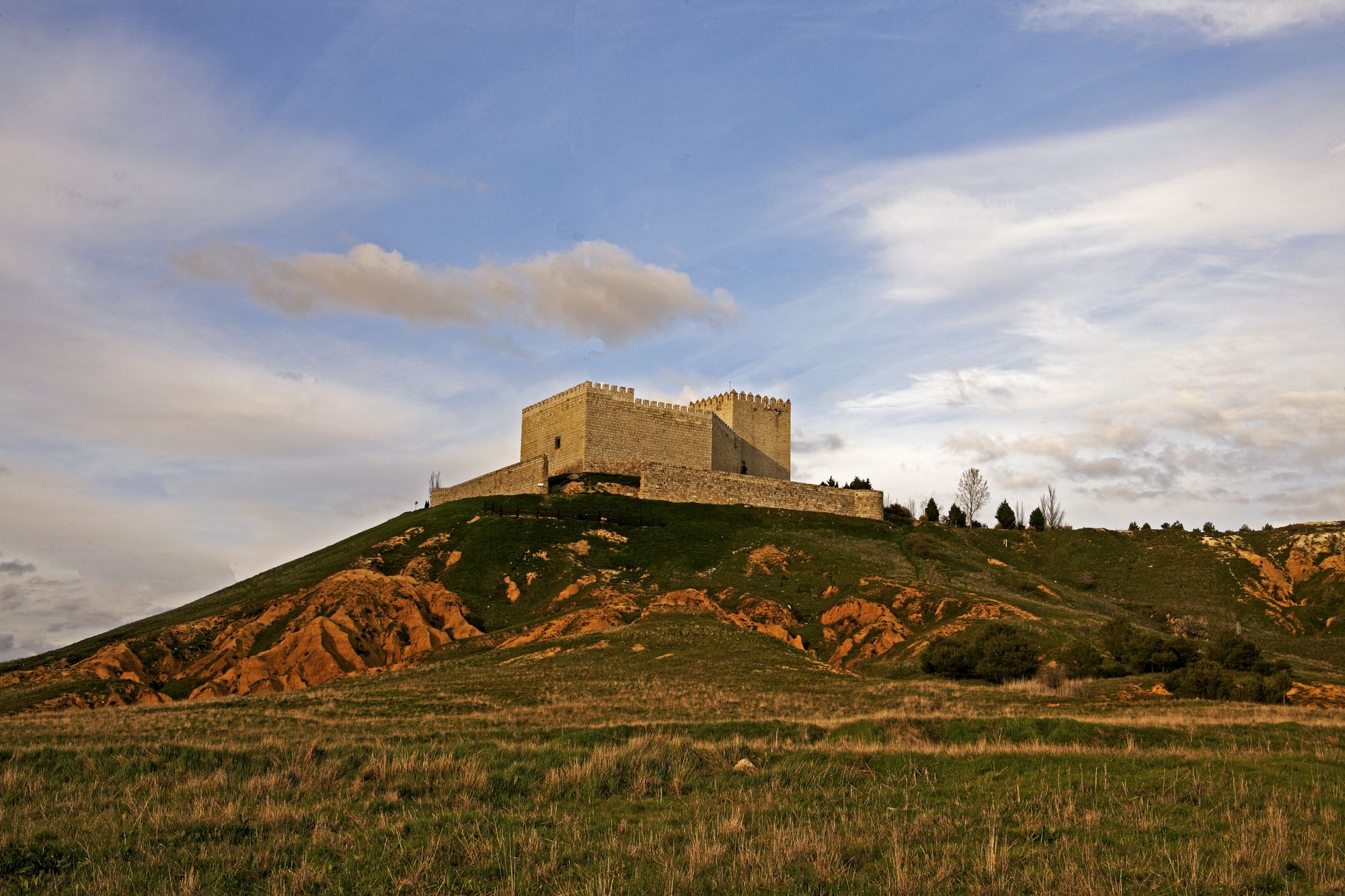Resultado de imagen de castillo de los monzon de campos