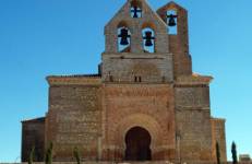Iglesia de San Andrés y Rollo adyacente