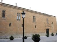 Vista general fachada principal Palacio de los castro