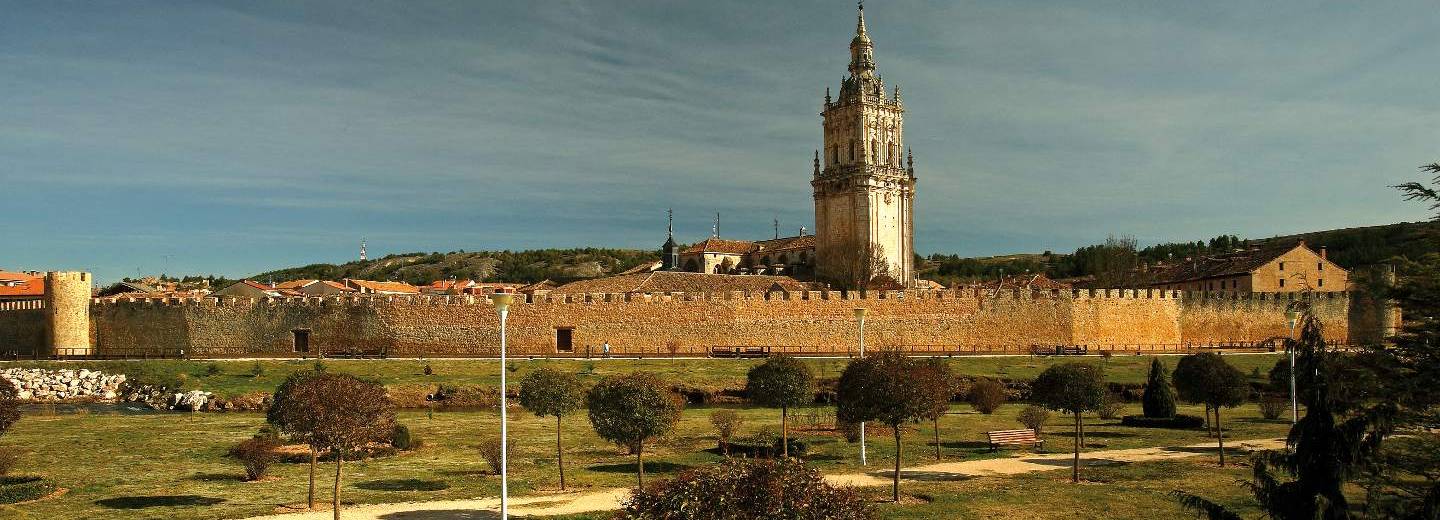 Burgo de Osma. Murallas y torre de la Catedral