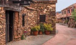 Pueblos Rojos y Negros