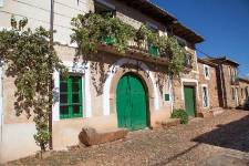 FLORES DEL CAMINO, Castrillo de los Polvazares, (León), vista exterior