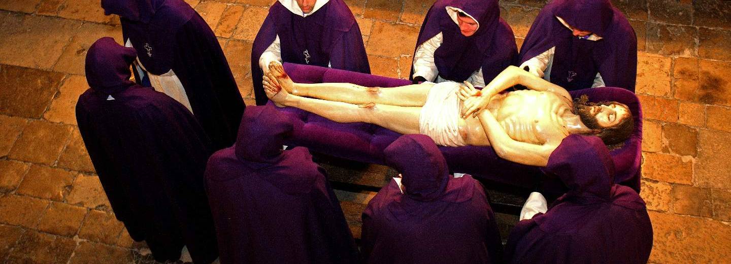 Semana Santa de Burgos - Traslado del Cristo Yacente