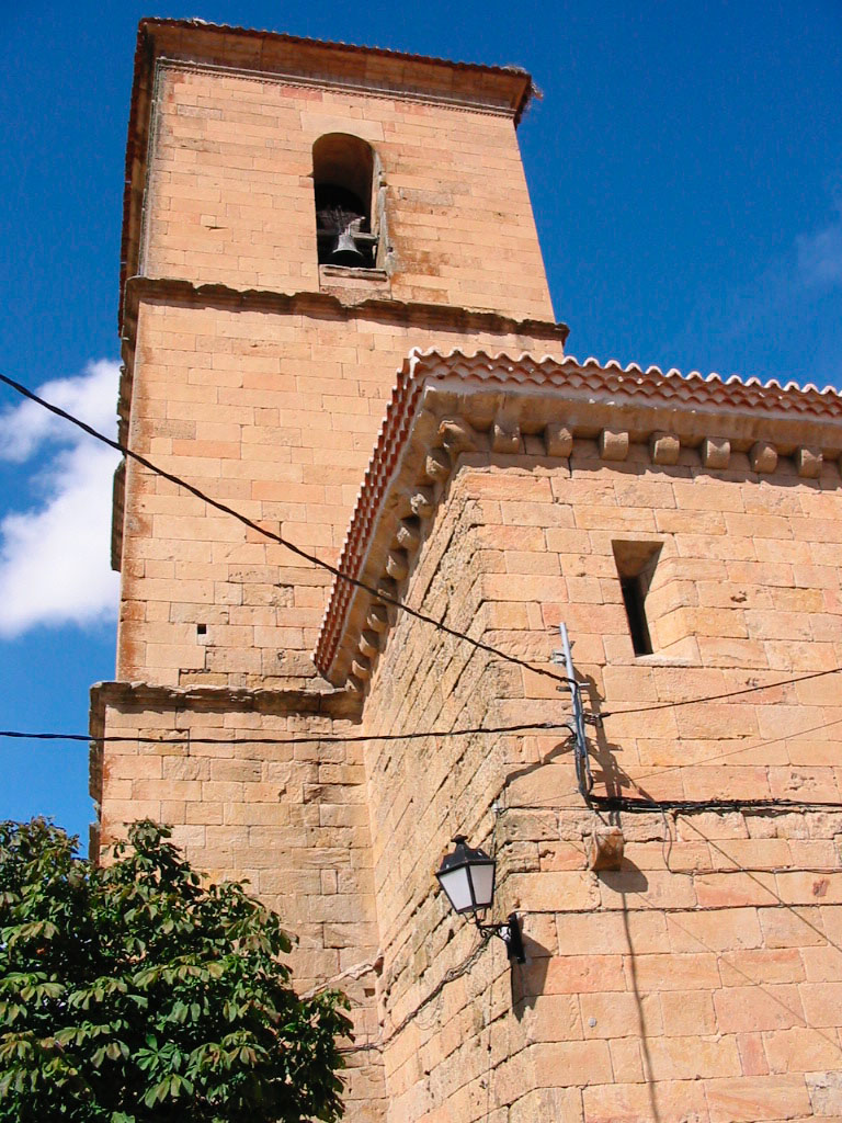 Vista Lateral Torre Iglesia parroquial de San Pedro Apóstol