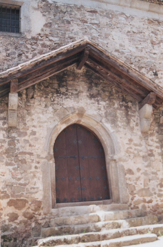 Acceso Norte, llamado portal de la Gallardía, Iglesia parroquial de San Martín del Castañar