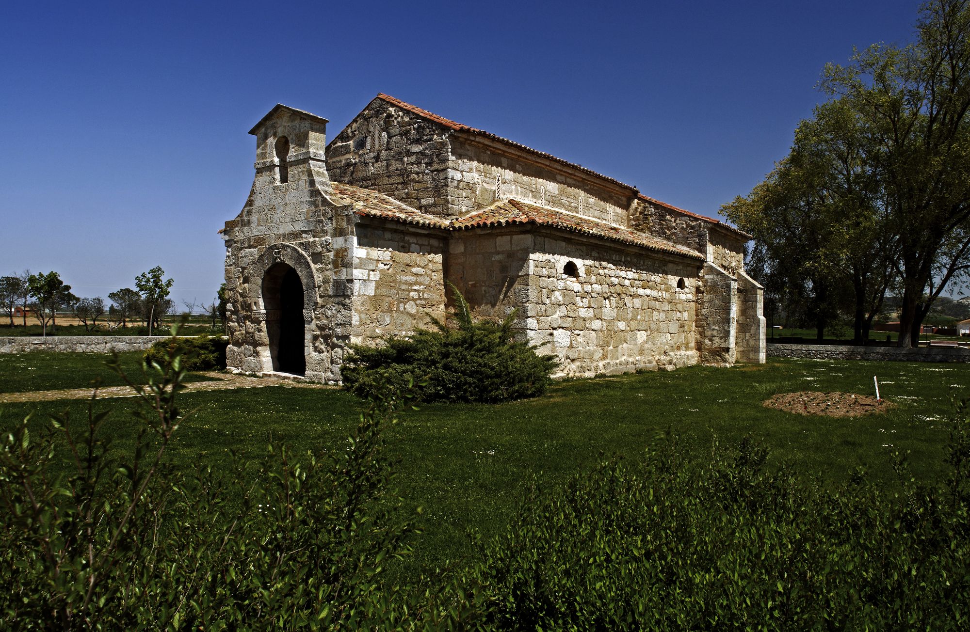Iglesia de San Juan Bautista o de San Juan de Baños. Baños de Cerrato (Palencia)