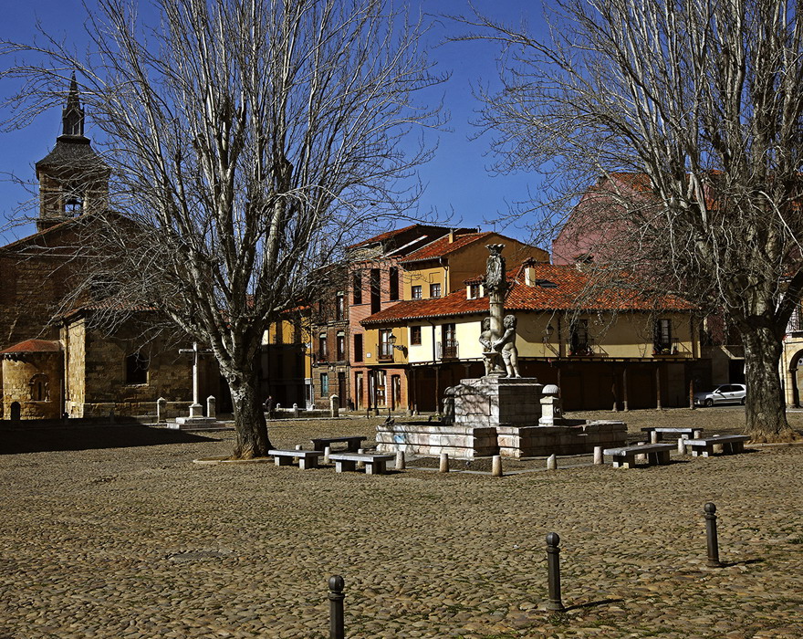Plaza de Santa María del Camino. Plaza del grano