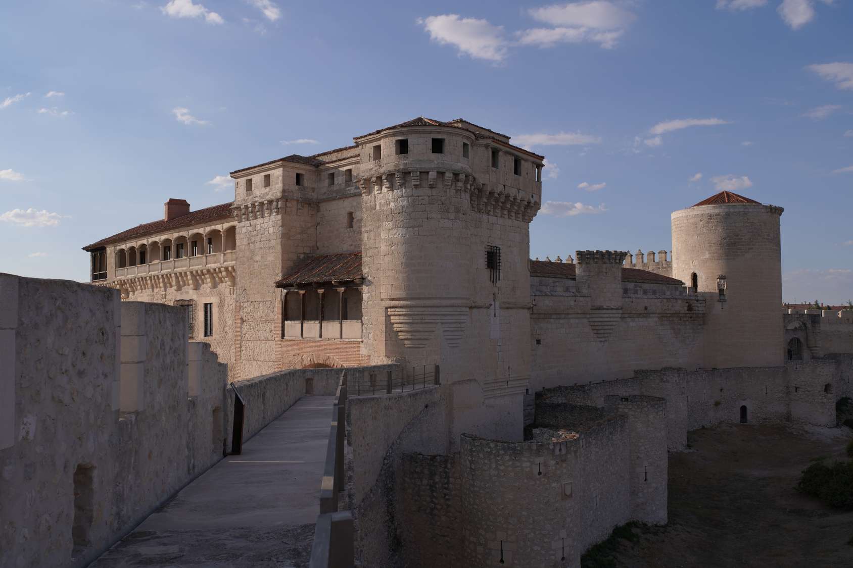 奎利亚尔城堡| Portal de Turismo de Castilla y León